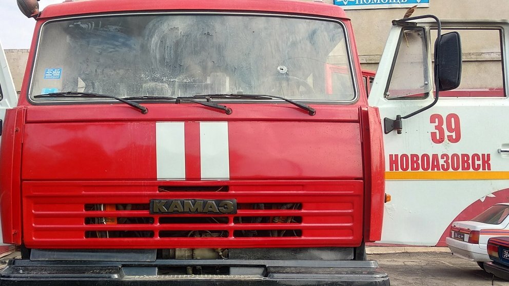 Спасатели попали под обстрел ВСУ во время тушения пожара в ДНР