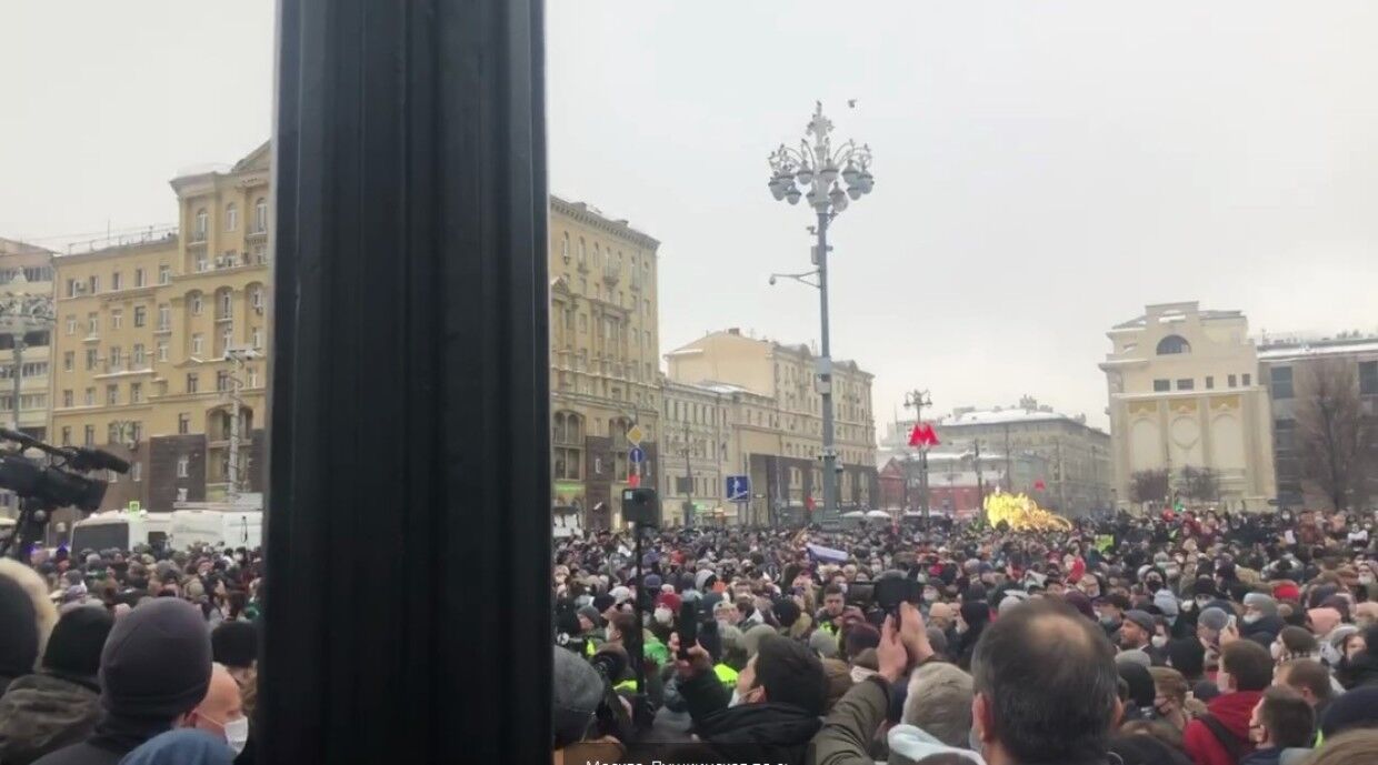 Несанкционированный митинг в Москве посетили 19 человек с коронавирусом