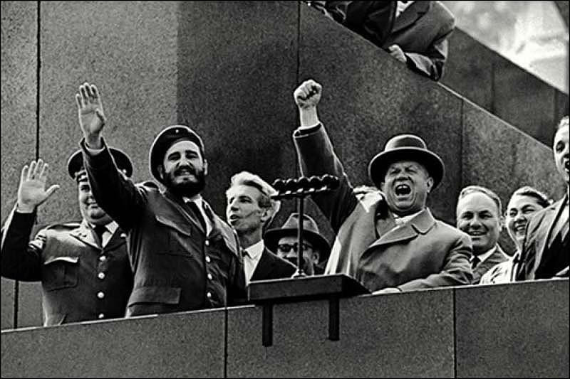 Фидель Кастро — первый иностранец на трибуне мавзолея. СССР, история, кастро