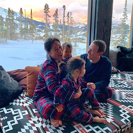 Марк Цукерберг с женой и детьми