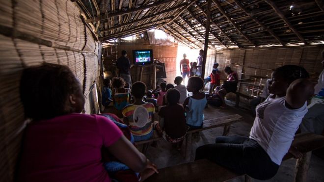 Заброшенная гостиница Grande Hotel в Мозамбике стала домом для 3500 человек