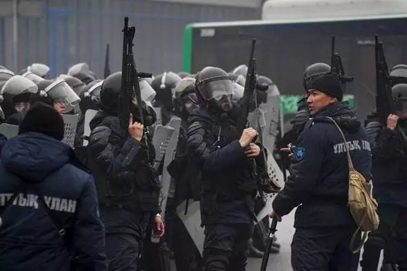 Президент Казахстана Касым-Жомарт Токаев заявил о необходимости помощи ОДКБ в подавлении погромов, которые он...