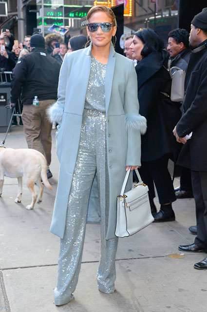 Пышное розовое платье и еще четыре образа: Дженнифер Лопес продолжает модные эксперименты Пышное розовое платье и еще четыре образа: Дженнифер Лопес продолжает модные эксперименты звездный стиль