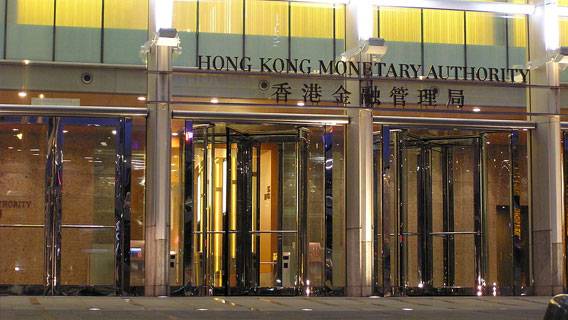 Бывший глава ЦБ Гонконга заявил, что санкции США – это «глупость и безумие»