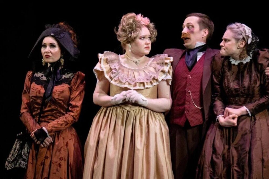 Смоленский театр привезет в Москву контрастные спектакли