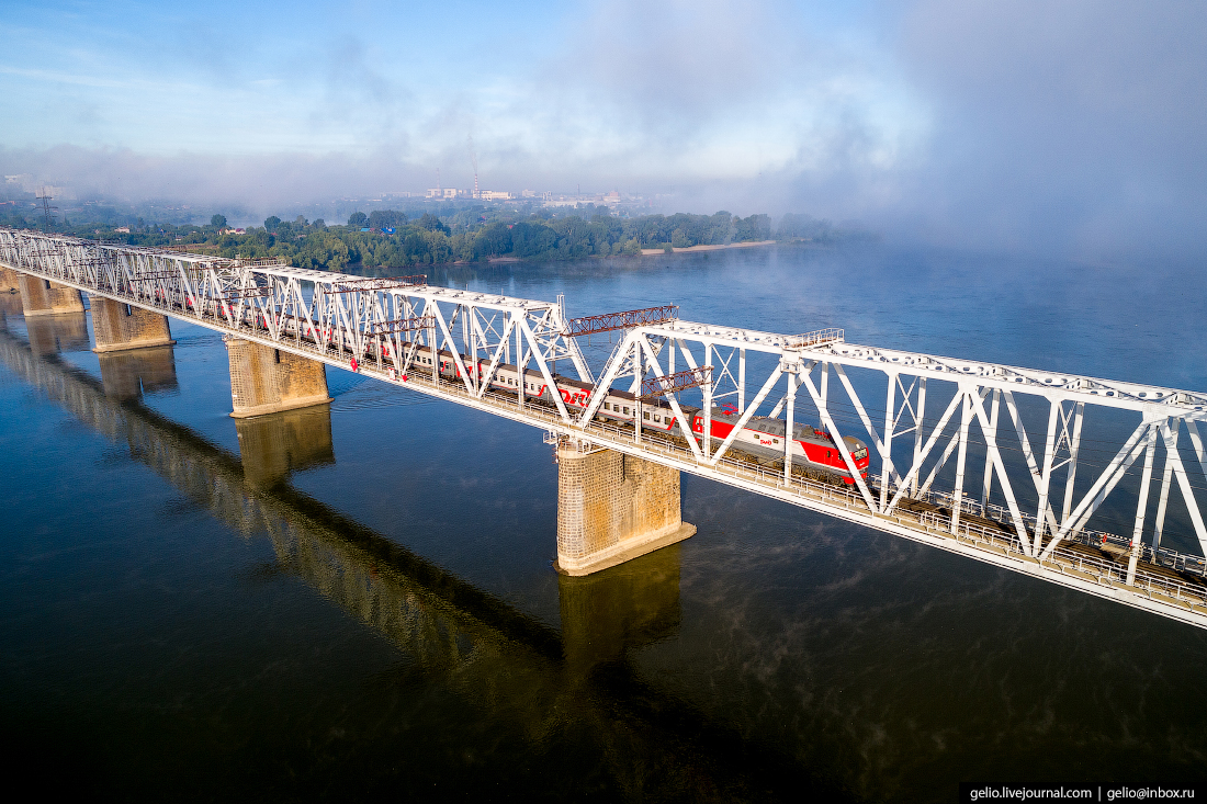 Этот мост хотя и был. Железнодорожный мост Новосибирск. Опора железнодорожного моста. Опоры железнодорожных мостов. Мост в городе.