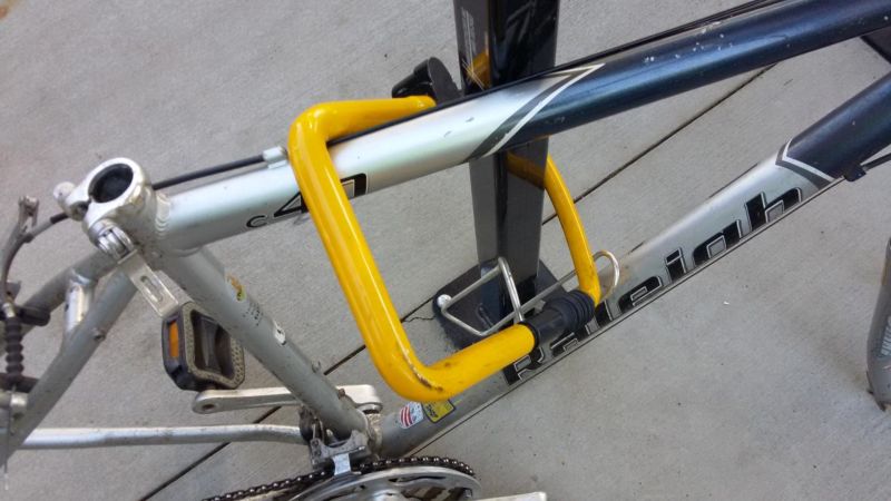 В Чикаго от припаркованных великов остаются рожки да ножки В Чикаго от припаркованных великов остаются рожки да ножки америка