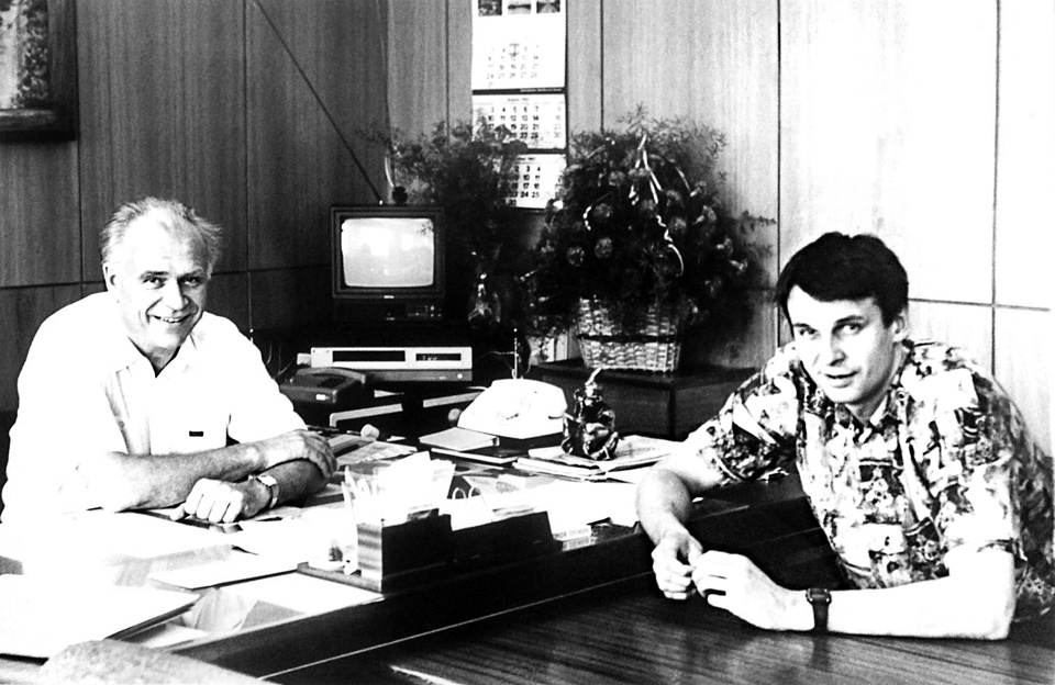 В кабинете отца — директора Криворожского металлургического комбината, конец 80-х годов  Личный архив Сергея Носова