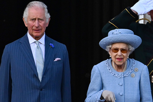 Королева Елизавета II передаст часть своих обязанностей принцу Чарльзу Монархии