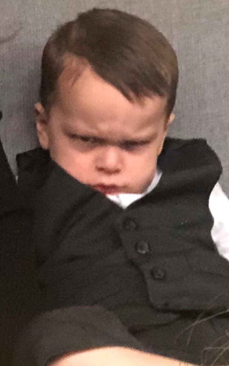 20 фотографий о том, как нелегко быть ребенком на этих ваших взрослых мероприятиях воспитание,Дети,Жизнь,Истории,Отношения,проблемы