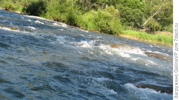 Река в основном спокойная,иногда только такие "плюшечки" встречаются