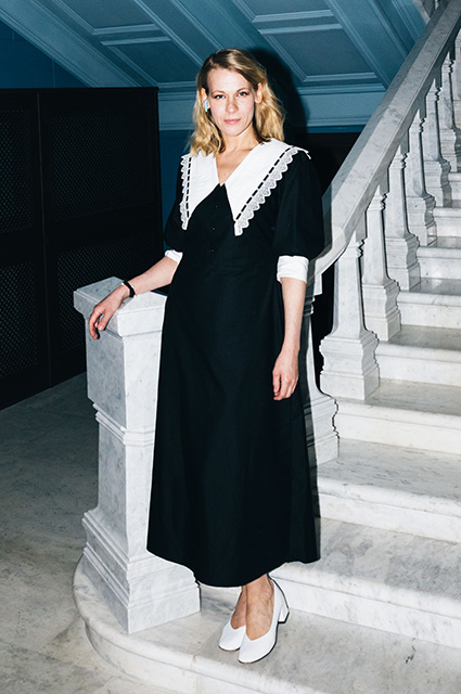 Dress Code. В Москве прошла премьера спектакля с Ходченковой и Варнавой. Среди гостей — Ирина Горбачева, Маша Федорова, Владимир Познер Dress Code. В Москве прошла премьера спектакля с Ходченковой и Варнавой. Среди гостей — Ирина Горбачева, Маша Федорова, Владимир Познер Светская жизнь