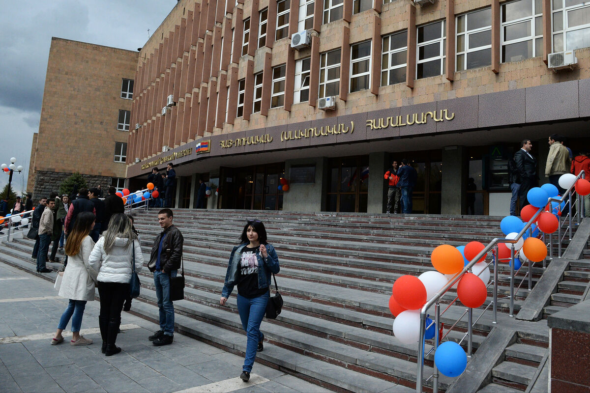 РИА: полиция проверит сообщение о бомбе в Российско-армянском университете