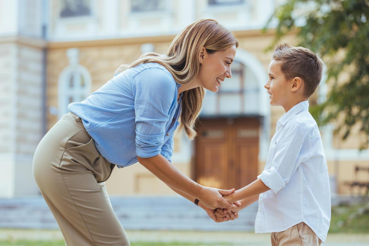 Может ли охранник не пускать родителей ребенка в школу найти, только, школы, ребенка, помочь, вправе, родителей, Охранник, детей, через, ребенку, школе, охранником, сумки, права, включая, пропускной, школефото, чтобы, родитель