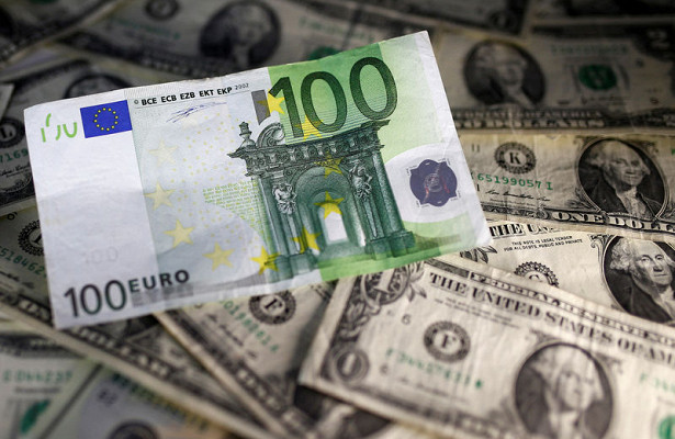 Евро оказалось сильнее «печатного станка»: доллар США потерпел крах в битве за лидерство