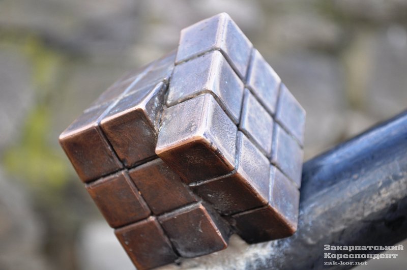 21 декабря 2014 года открыли аналог популярной на весь мир головоломки "Кубик Рубик".