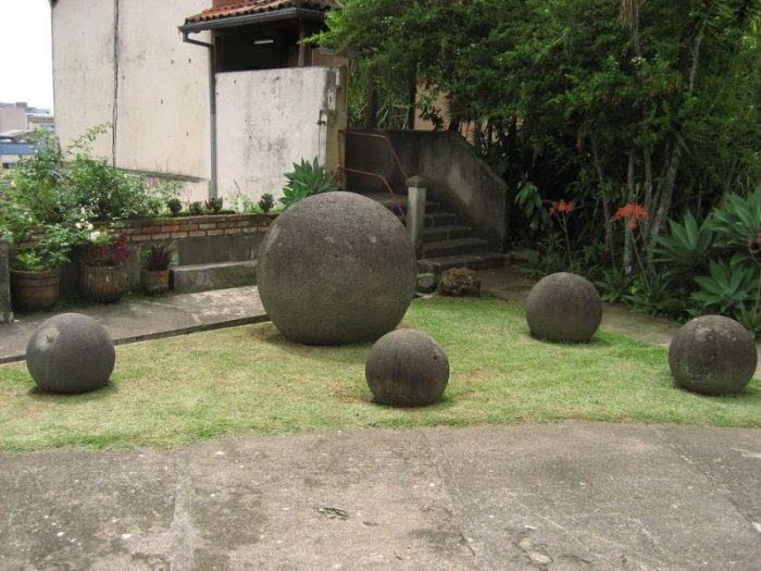 Загадочные камни, которые притягивают тысячи туристов со всего мира