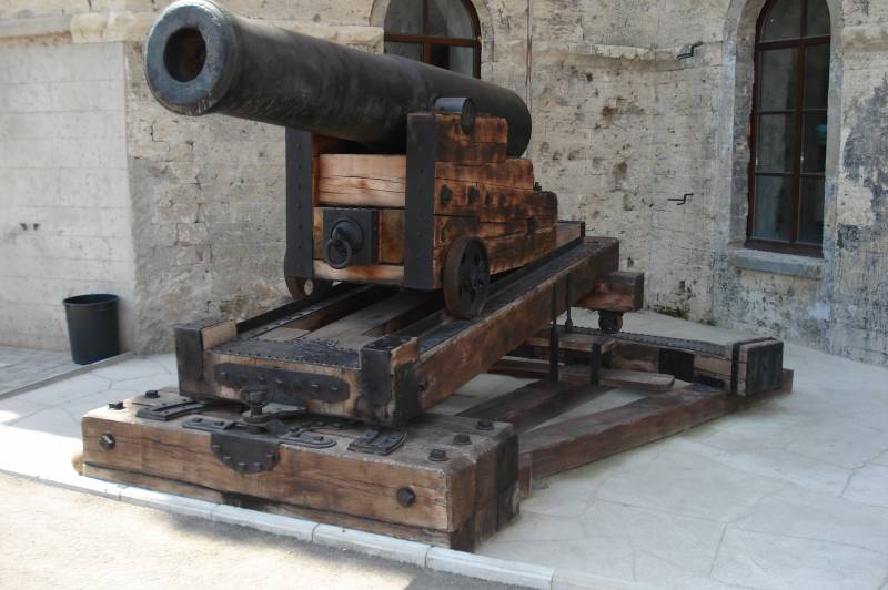 Крымская война. На батареях севастопольских…