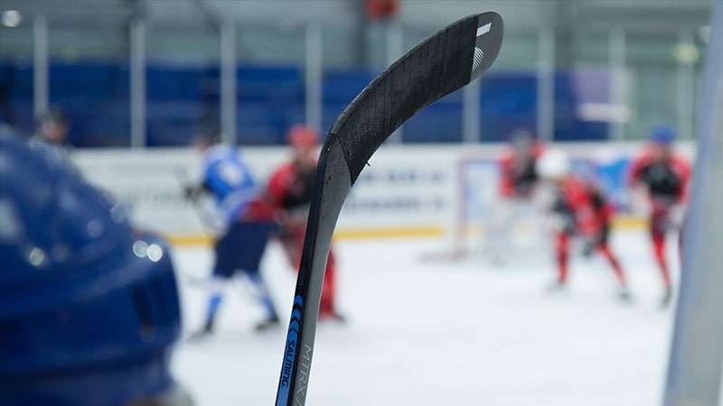 Восемь хоккеистов молодежной сборной Канады подозревают в изнасиловании