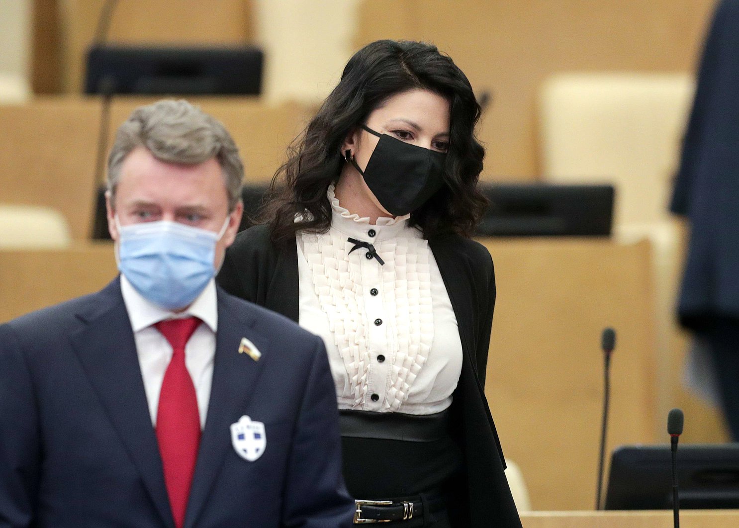 Володин сообщил об использовании депутатами значка для отпугивания вируса власть,депутаты,коронавирус