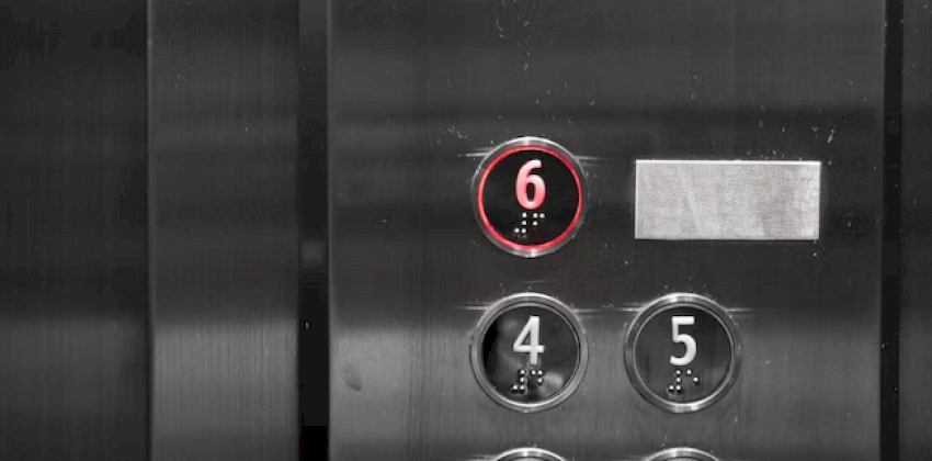 В Барнауле мужчина украл лифт из новостройки и продал на «Авито»