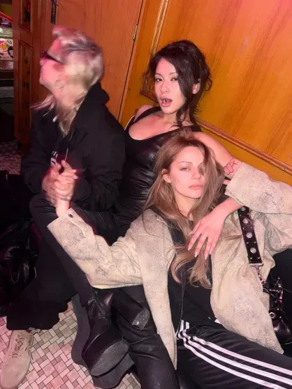 Винтаж, латекс и кружево: как и в чём Ксения Собчак, Ольга Карпуть, Елена Перминова, Катя Кищук и модные блогеры проводят время в Париже daniel,blords,instagram (инстаграм),социальная сеть,laurent saintlaurent,serebro,Анна Александрова,виктория салават,джонатан андерсон,Джон Гальяно,диана коркунова,екатерина кищук,Елена Перминова,кристина романова,Ксения Собчак,Ксения Чилингарова,лина дембикова,мэри лист,ольга карпуть,рената пиотровски,станислава токарева,Стелла Маккартни,юлия воронова,Яна Расковалова