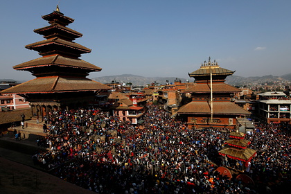 Российский турист уже два года не может выбраться из Непала