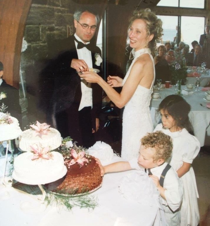 20 фотографий о том, как нелегко быть ребенком на этих ваших взрослых мероприятиях воспитание,Дети,Жизнь,Истории,Отношения,проблемы