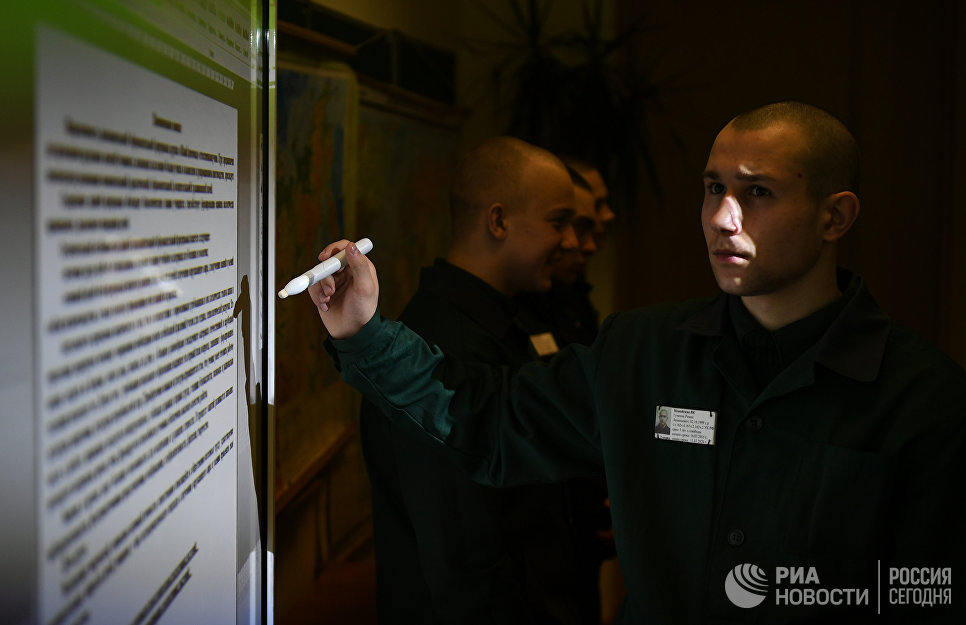 Осужденные в Можайской воспитательной колонии. 