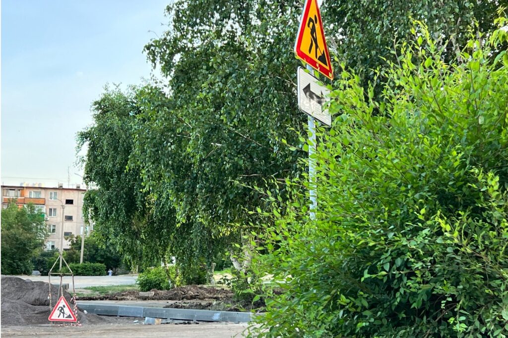 Минстрой объяснил, почему дорожники укладывают асфальт в дождь