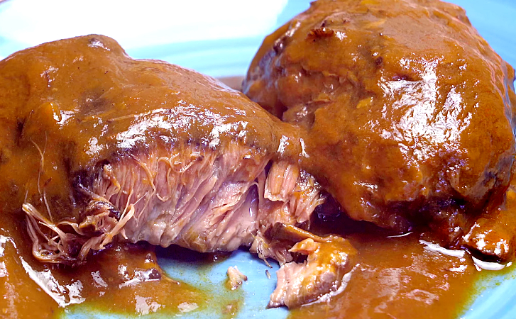 Как потушить любое мясо так, чтобы его можно было делить ложкой. Показываем по шагам - похожая новость на Toplenta