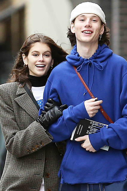 Кайя Гербер на свидании с новым бойфрендом в Нью-Йорке Кайя Гербер на свидании с новым бойфрендом в Нью-Йорке Звездные пары