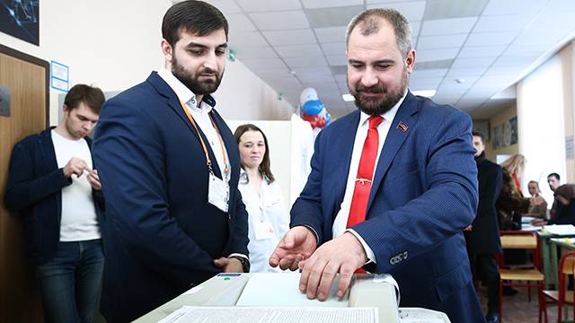 Сурайкин отдал голос на выборах президента РФ в Москве