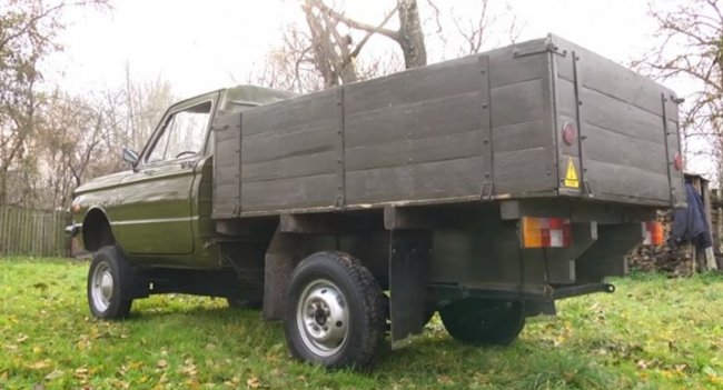 Умельцы из глубинки сделали из «Запорожца» грузовик и даже настоящий дом Умельцы из глубинки сделали из «Запорожца» грузовик и даже настоящий дом Автомобили