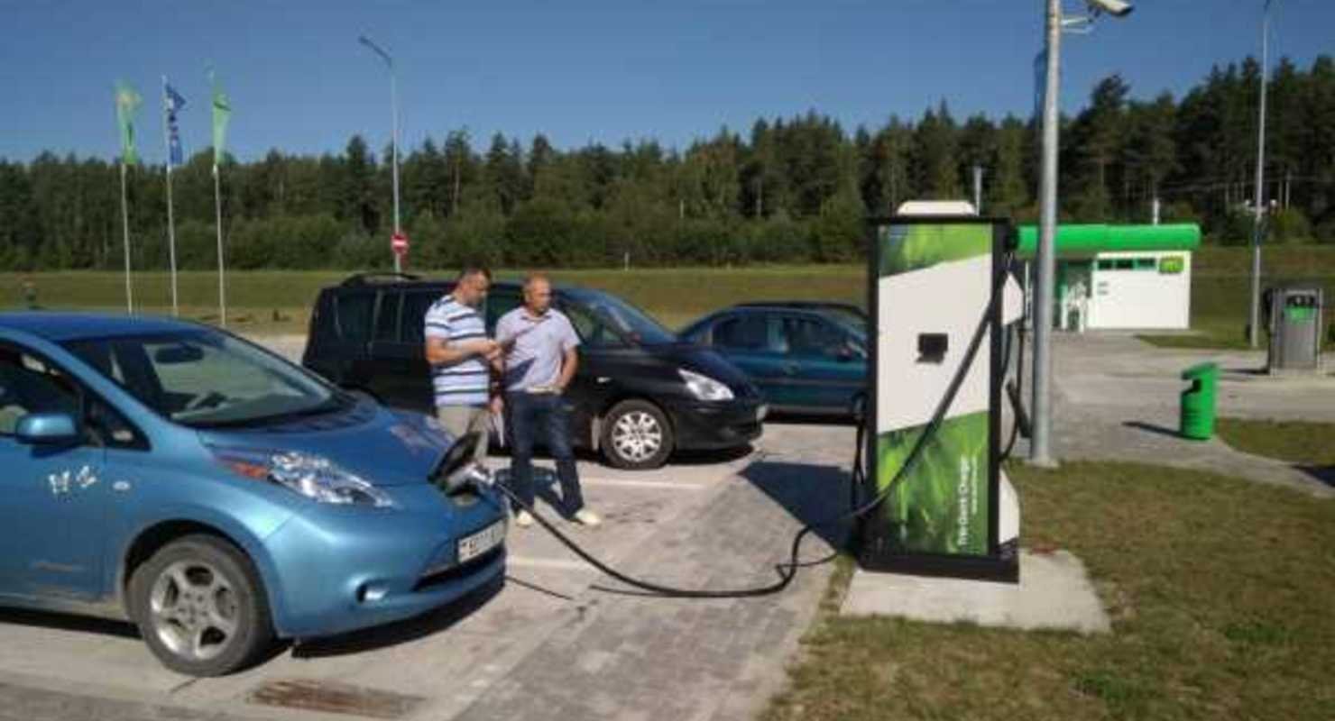 Можно ли электромобилям занимать место возле ЭЗС и не заряжаться?