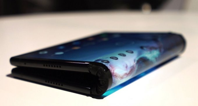 На CES 2019 привезли новый складной смартфон с гибким экраном ces 2019