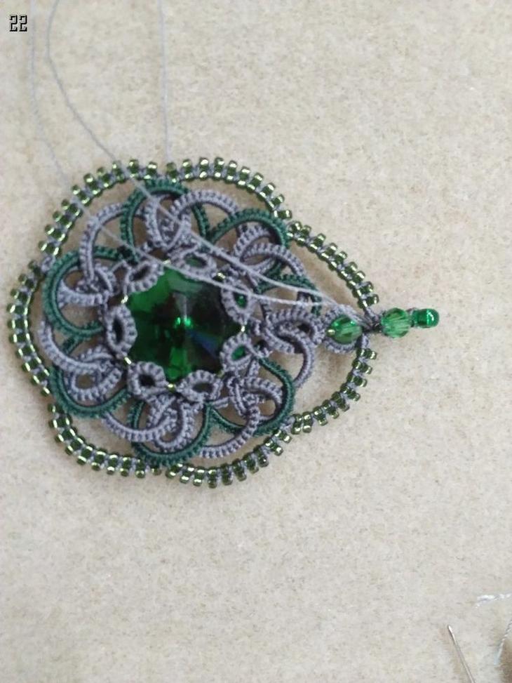 Создаем серьги «Глаз дракона» в технике фриволите Создаем серьги «Глаз дракона» в технике фриволите