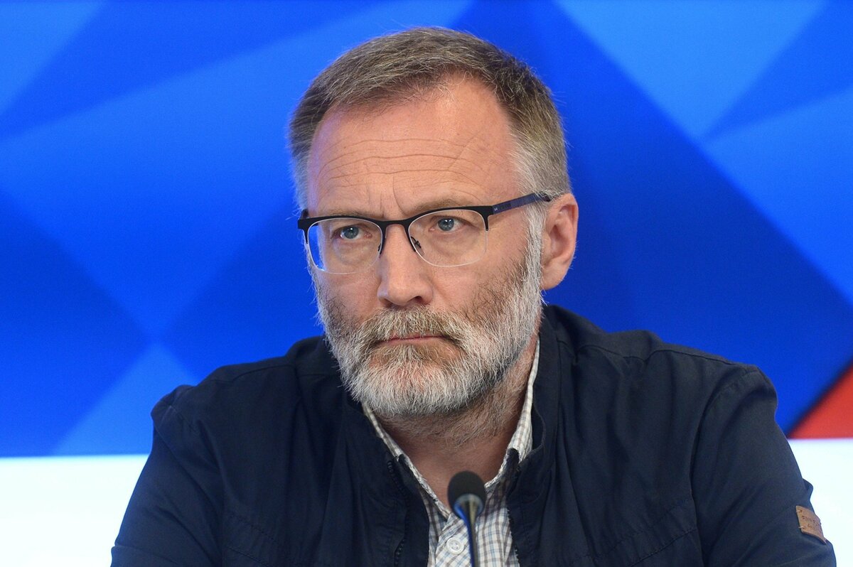 "Надо отмыть" перед… президентством? Михеев выдал неожиданную причину отставки Медведева "Надо отмыть" перед… президентством? Михеев выдал неожиданную причину отставки Медведева