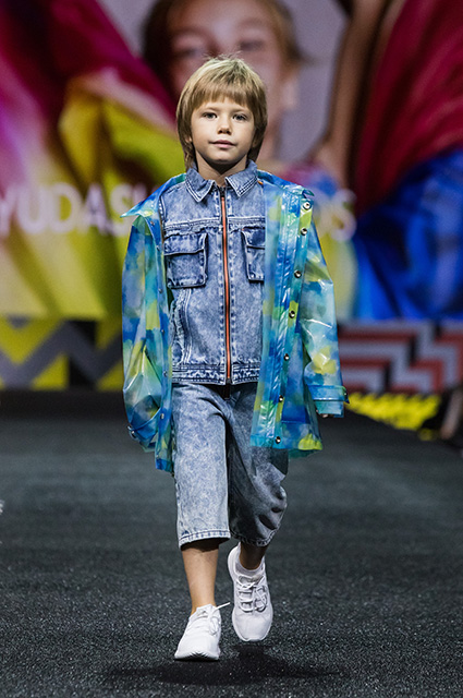 Алсу, Татьяна Михалкова и Дарья Коновалова на показе Валентина и Галины Юдашкиных Алсу, Татьяна Михалкова и Дарья Коновалова на показе Валентина и Галины Юдашкиных Светская жизнь