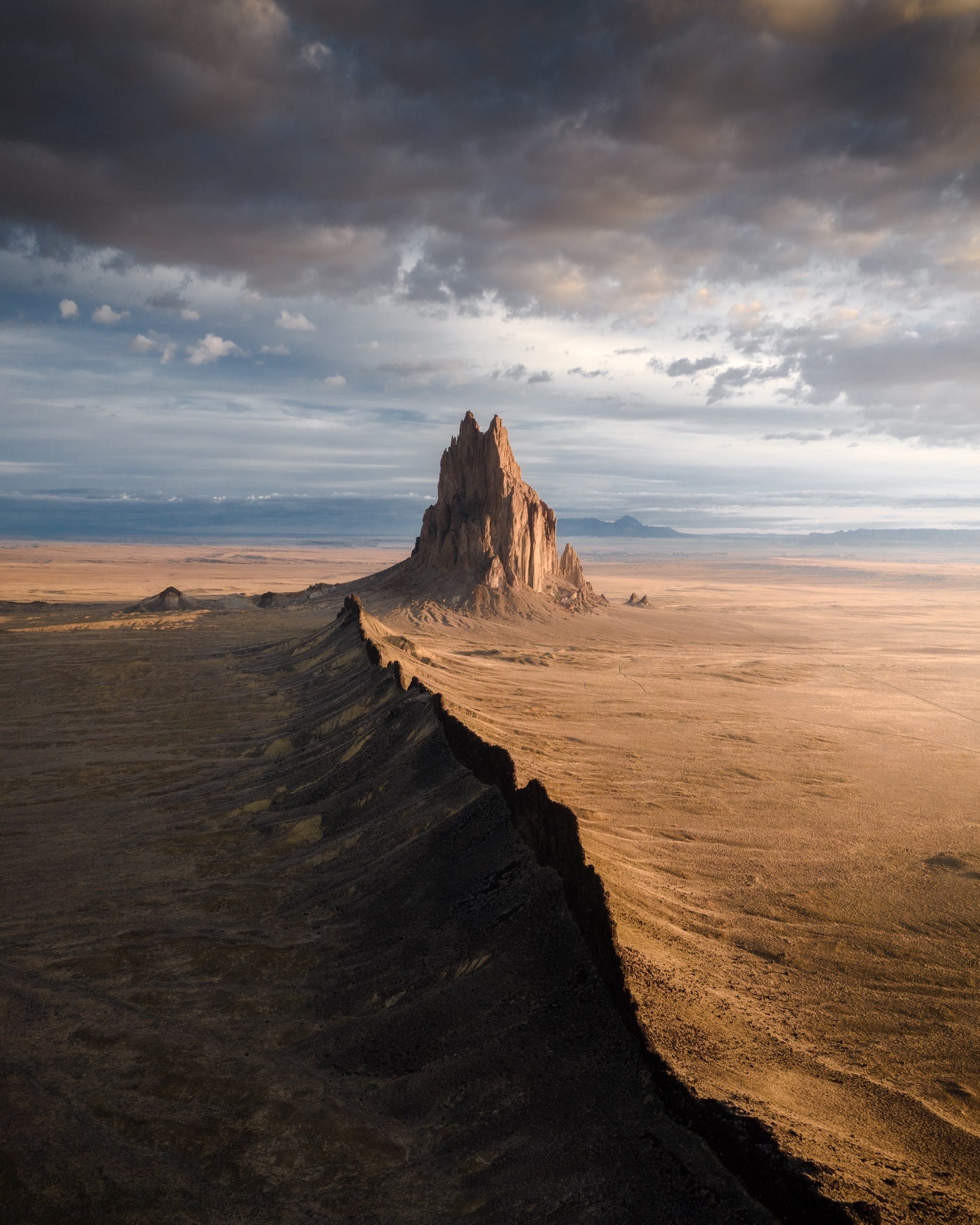 Самое лучшее фото года. Гора Шипрок Нью-Мексико. Шип рок, Нью-Мексико, США. Нью Мексико столовые горы. Нью Мексико пейзажи.