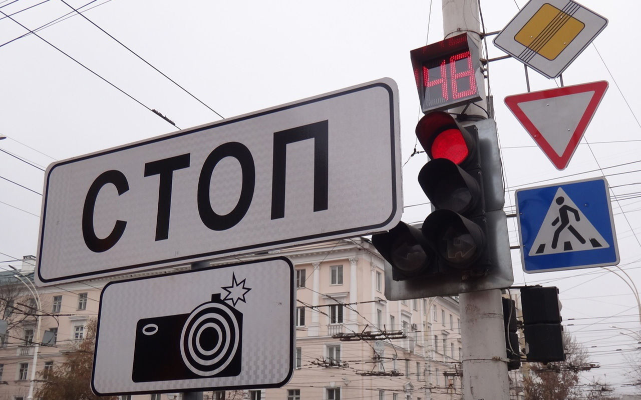 5 ситуаций, когда — так и быть! — можно ехать на красный