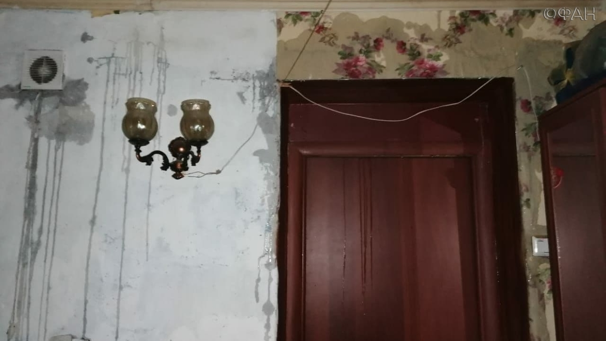 Жильцы старого дома в Барнауле подверглись смертельной опасности из-за прорыва трубы
