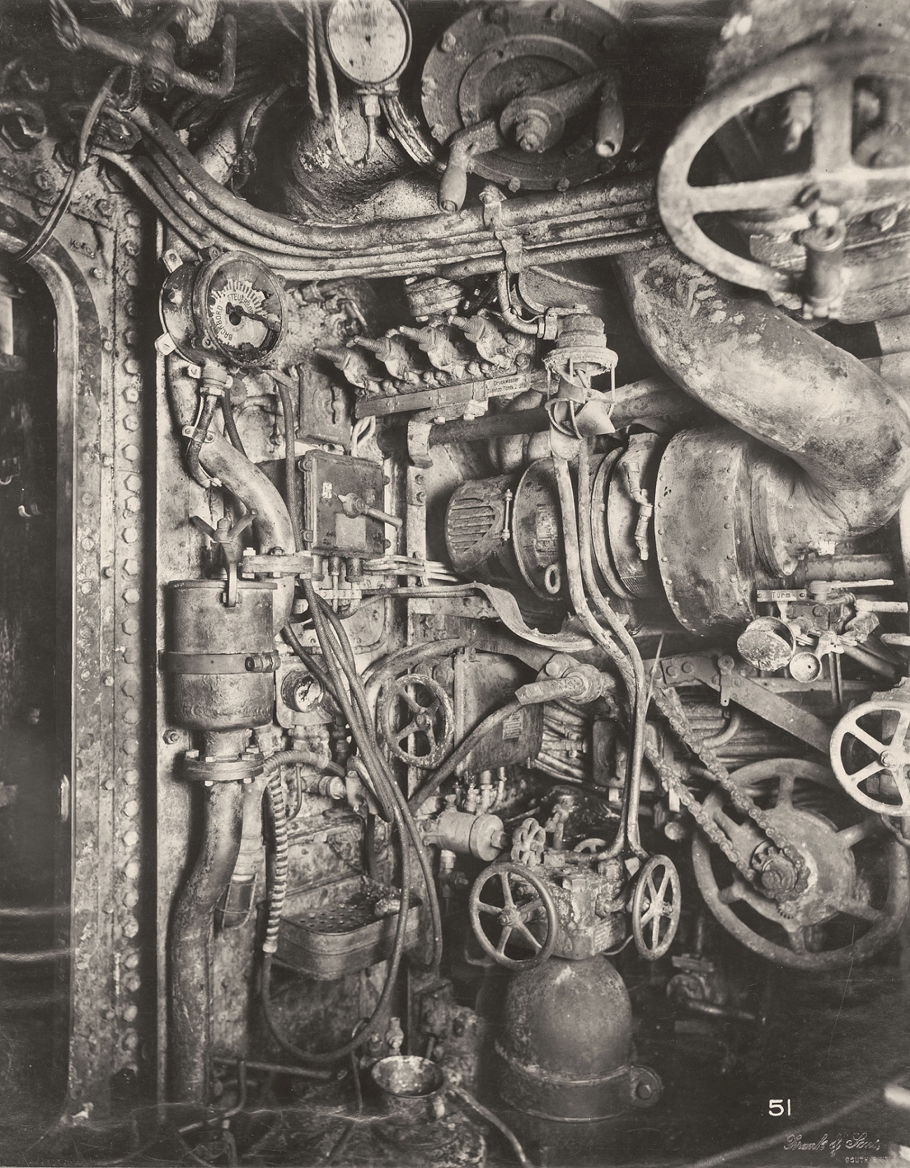Внутренности затопленной подводной лодки Первой мировой