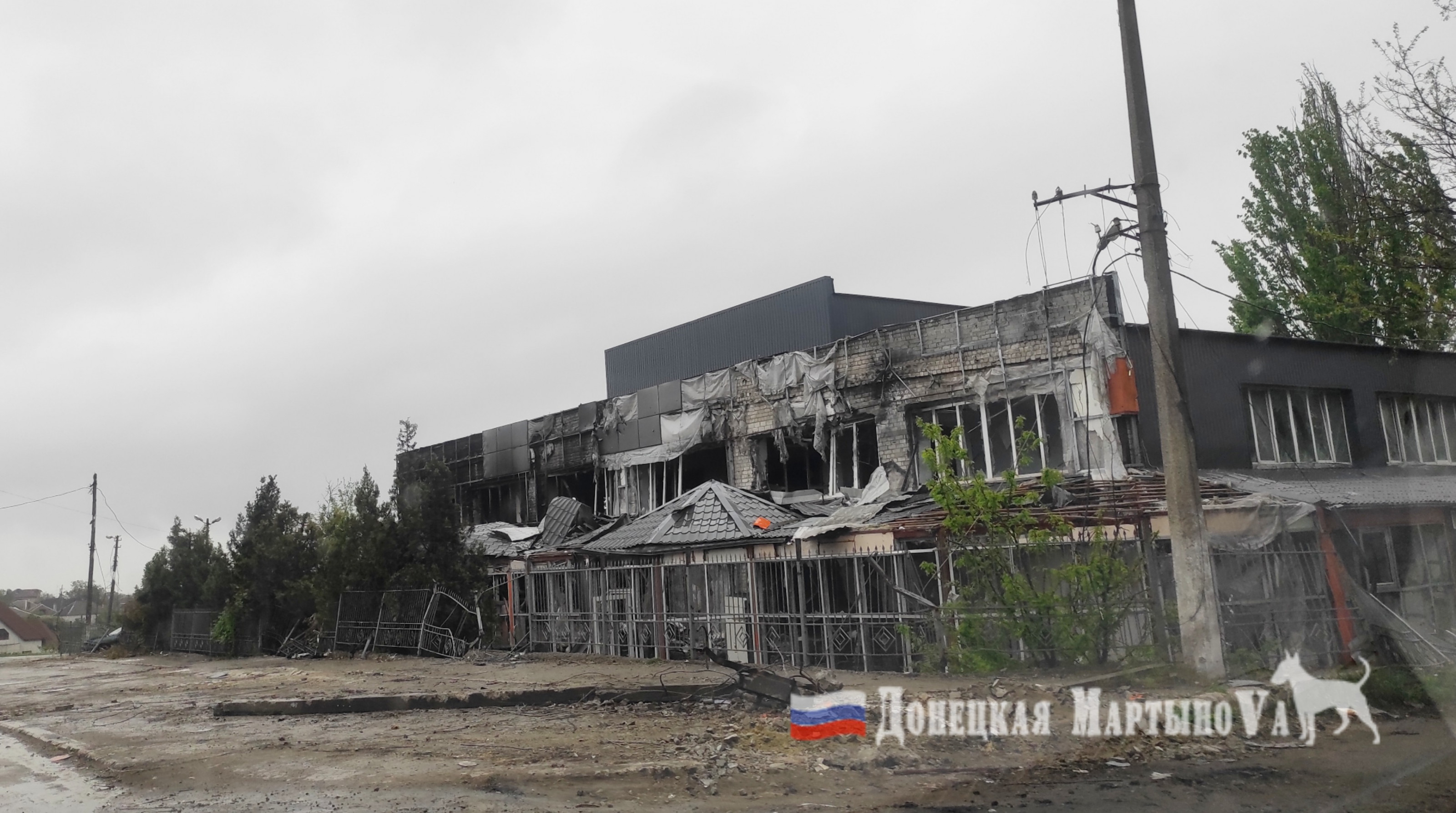 «ВСТРЕЧАЙТЕ РУССКИЙ МИР!» – И ГВОЗДЁМ ПО КАПОТУ украина