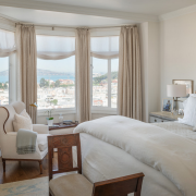 Полупрозрачная завесь в английском стиле