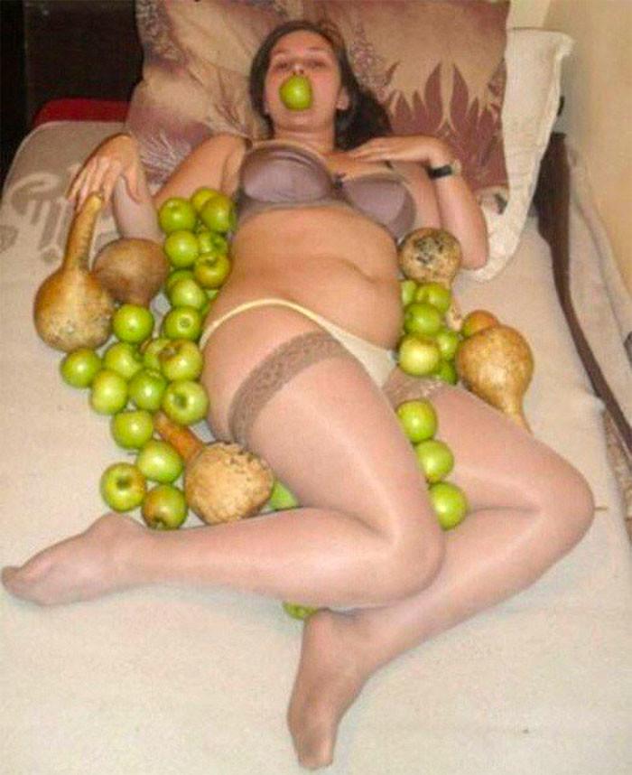 Какого черта тут происходит: необъяснимые фотографии россиянок с сайтов знакомств