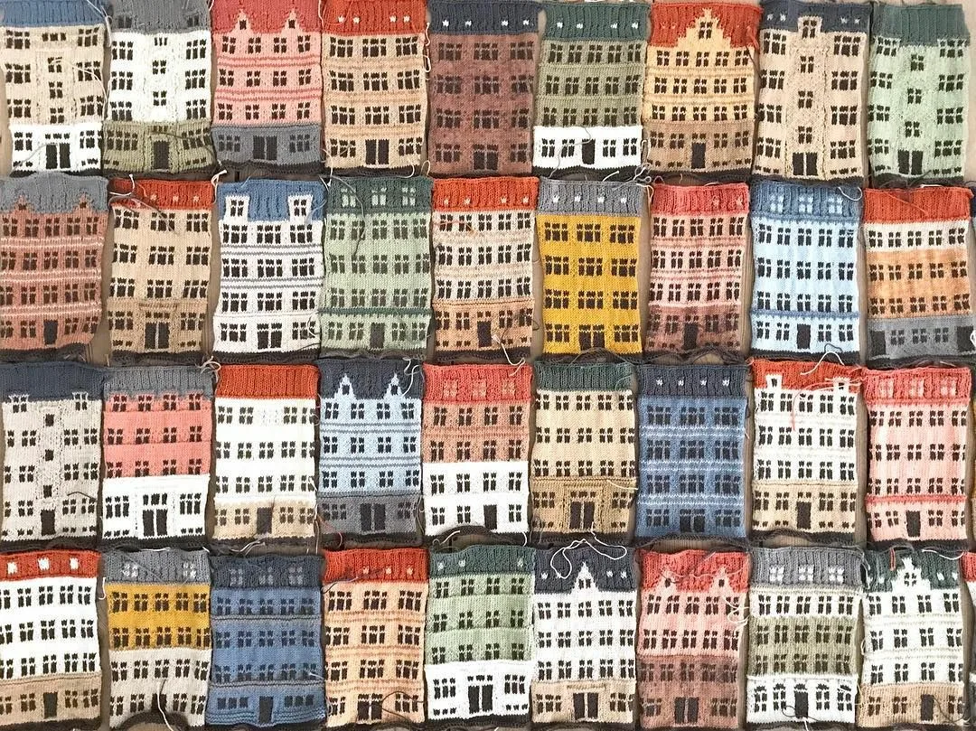 Плед спицами с домами, как в столице Дании в Копенгагене