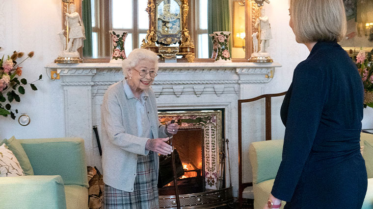 Королева Елизавета II принимает нового премьер-министра Британии Лиз Трасс