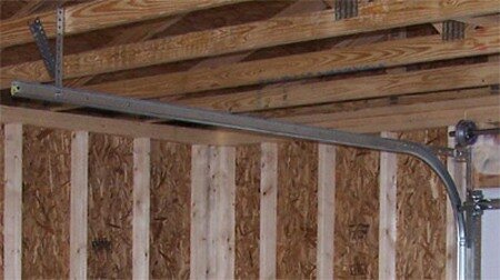 Секционные ворота в гараж: монтаж своими руками Секционные ворота в гараж: монтаж своими руками самоделкин