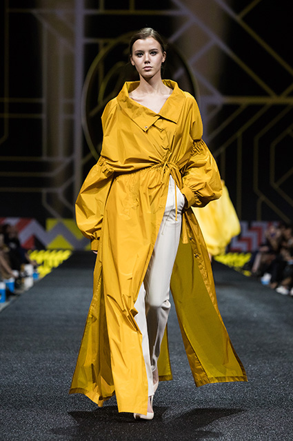 Алсу, Татьяна Михалкова и Дарья Коновалова на показе Валентина и Галины Юдашкиных Алсу, Татьяна Михалкова и Дарья Коновалова на показе Валентина и Галины Юдашкиных Светская жизнь